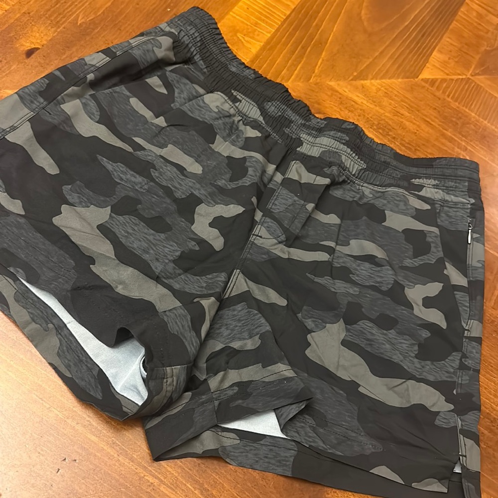 Old Navy Active Camo Short Size Small